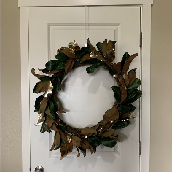 Faux Magnolia Leaves Wreath. - Picture 2 of 6